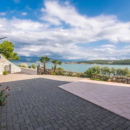Apartment Amazing In With House Sea View Cizici