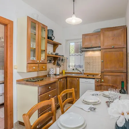 Apartment Gorgeous In With House Sea View